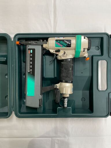 【北見市発】ヒタチ HITACHI 日立 仕上釘打機(エアダスタ付) NT50MC (D4882aykY)