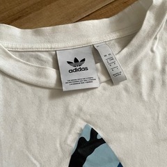 adidasTシャツの画像