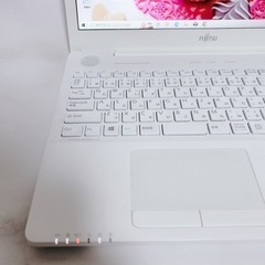 B-22 TOSHIBA【SSD搭載♡第7世代cpu】ホワイトノートPCの画像