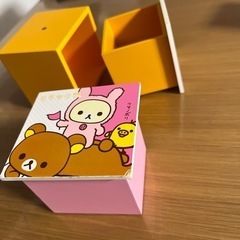 【リラックマ】キューブ型 小物入れ&紅茶の空き缶の画像