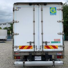 H26年式　いすゞ　エルフ　冷蔵冷凍車　小型(2t・3t)　2.65トン積載　ワイドロング　左サイドドア　低温仕様　東プレ　格納ゲート　新明和　床キーストン　門高196cm　ラッシング2段　フロア6速MT　型式:TKG-NPR85AN　集中ドアロック　電格ミラー　バックモニタ　坂道補助(弊社在庫管理番号:0421)の画像