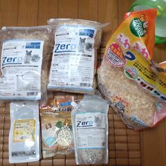小動物用ケージ２個　ハンモック　その他ヒーター、ベッド用素材、餌などオプション多数の画像