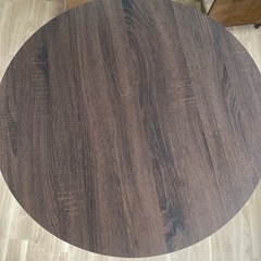 ダークブラウン丸型ダイニングテーブルの画像