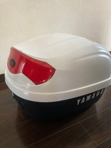 トップケースとリアキャリア、土台セットです。