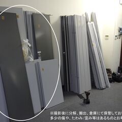 【ヤ取終了6/28】≪T256ジ-④≫ イナバ物置 ドア型収納庫 幅90x奥行90 型番BJX-099E? アイビーストッカー 観音開き戸 屋内使用/分解保管 現状品の画像