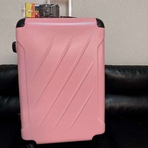 お値下げしました！新品未使用☆キャリーバッグ　大　スーツケース　ピンク　レインボーベルト付　0602③