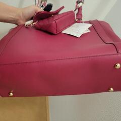 新品未使用　スカーフ・ポーチ付きハンドバッグの画像