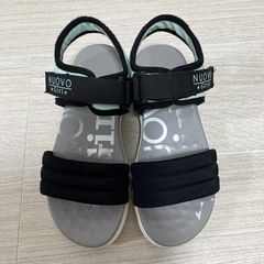 NUOVO キッズサンダル21cmの画像