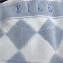 ELLE  淡いブルー＆ホワイト　毛布の画像