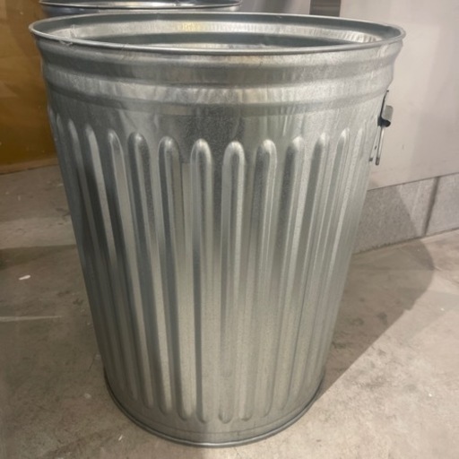 おしゃれビンテージ　ブリキ缶