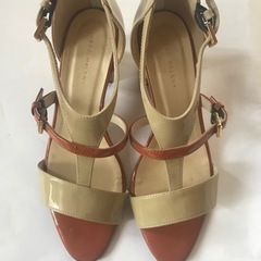 LUSSO MALENA エナメルサンダル