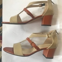 LUSSO MALENA エナメルサンダルの画像