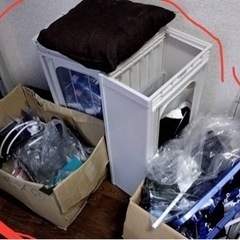 写真の収納ケース等。ホイールタイヤ家具等は要交渉。