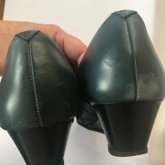 値下げ　TRADIENNE グリーンパンプスの画像