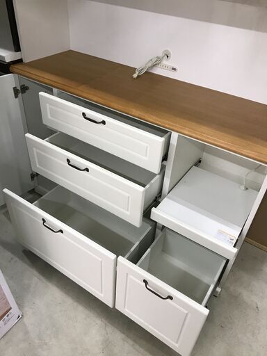 キッチンボード　アンティーク調 白 幅141×奥行48×高さ190cm ※中古Bランク品