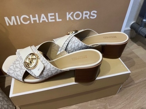 新品未使用！マイケルコース23.5cm