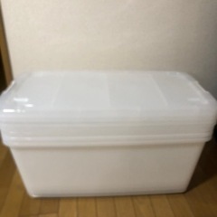 プラスチック衣装ケース×4つの画像