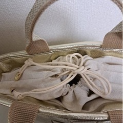 ゴールドバッグの画像