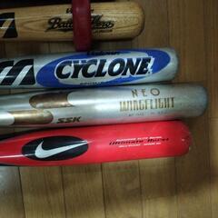 少年野球バット　木製バット2本、金属バット3本の画像