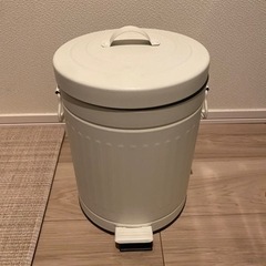 ニトリ・レトロかわいい・ふたつきゴミ箱