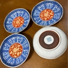 酒器と小皿4枚の画像