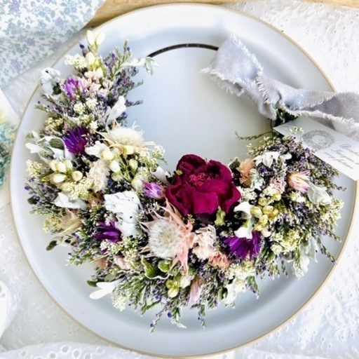 ブルーファンタジアとシャクヤクと花々のリース