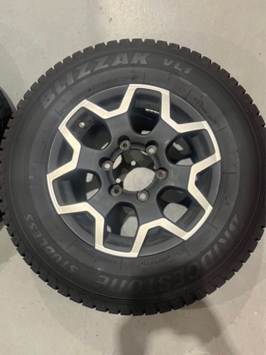 受け渡し者さんが決まりました。ハイエース　スタッドレスタイヤのホイール付きです