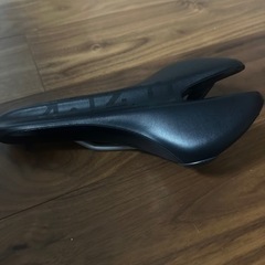 フィジーク　サドル