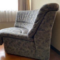 カリモク製　三角ソファ　の画像