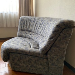 カリモク製　三角ソファ　の画像