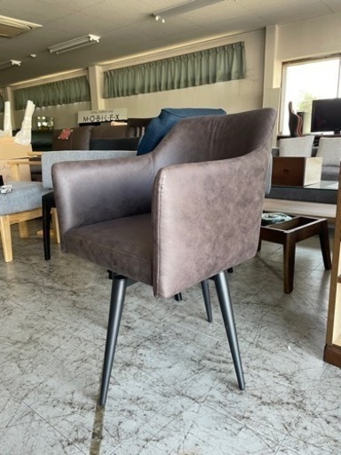 4脚セット　モダンな回転式ダイニングチェア　未使用品　レザーファブリック　レトロモダン