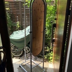 鏡付きラックの画像