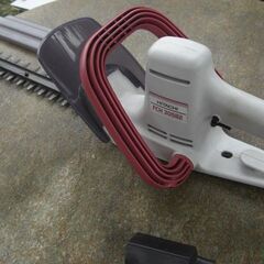 生垣、植木の手入れのヘッジトリマー（ＨＩＴＡＣＨＩ－ＦＣＨ30ＳＢ2）