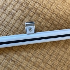 伸縮カーテンレール？　中古二本の画像