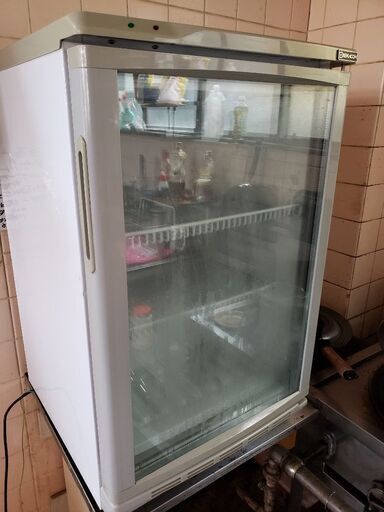 前面ガラスの冷蔵ショーケース