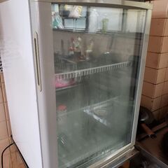 前面ガラスの冷蔵ショーケース