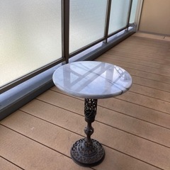 サイドテーブル