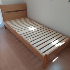 お取引先決定しました　シングルベッド　脚付き