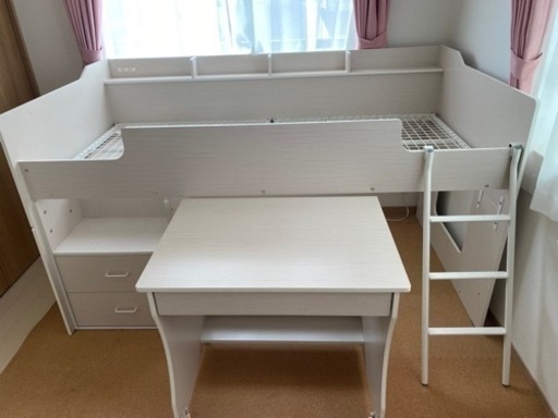 ニトリ　システムデスク　ベッド　シェルフ