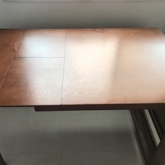 ダイニングテーブル(伸縮式）
