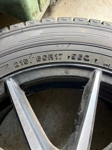 美品　215/60DR17 BLONKS 冬タイヤ/スタッドレス　1シーズンのみ使用