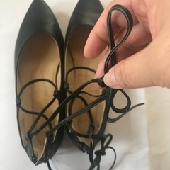 値下げ　紐付き　パンプス　黒　Sサイズの画像