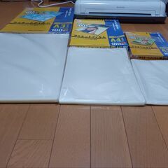 アイリスオーヤマ ラミネーター A3/A4対応 ~150μm対応 ウォームアップ時間6分 温度調節機能付き ホワイト/グレー LTA32Wの画像