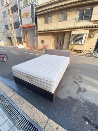?ダブルベッドとマットレスセット✅組み立て込み?配達可能