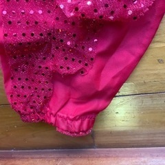 サリー　キッズ　サイズ100センチくらい 写真にもアップしましたが、足の部分のヒラヒラが1つ切れています。の画像