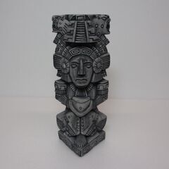 figura maya？　マヤ？　石のような置物