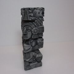 figura maya？　マヤ？　石のような置物の画像