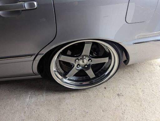 レジェンドの旧車ですが綺麗です