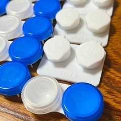 メニコン　ジンズ  コンタクトレンズ　ケース　19個の画像