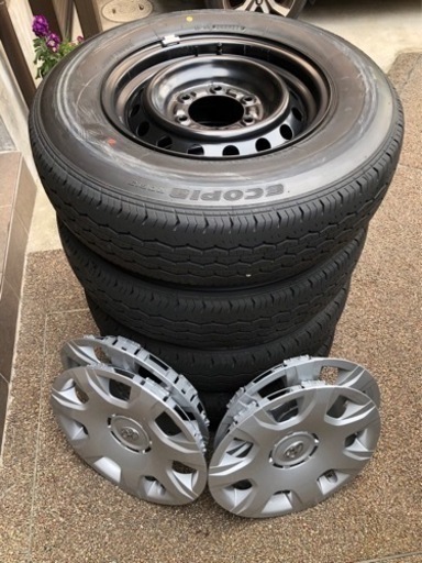 トヨタ　ハイエース　純正　タイヤ　ホイール付